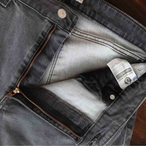 Levi’s cropped grey wash denim jeans - Picture 7 of 13